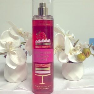 BBW strawberry 🍓 pound cake 🎂 ✨ 8 Oz fragrance mist